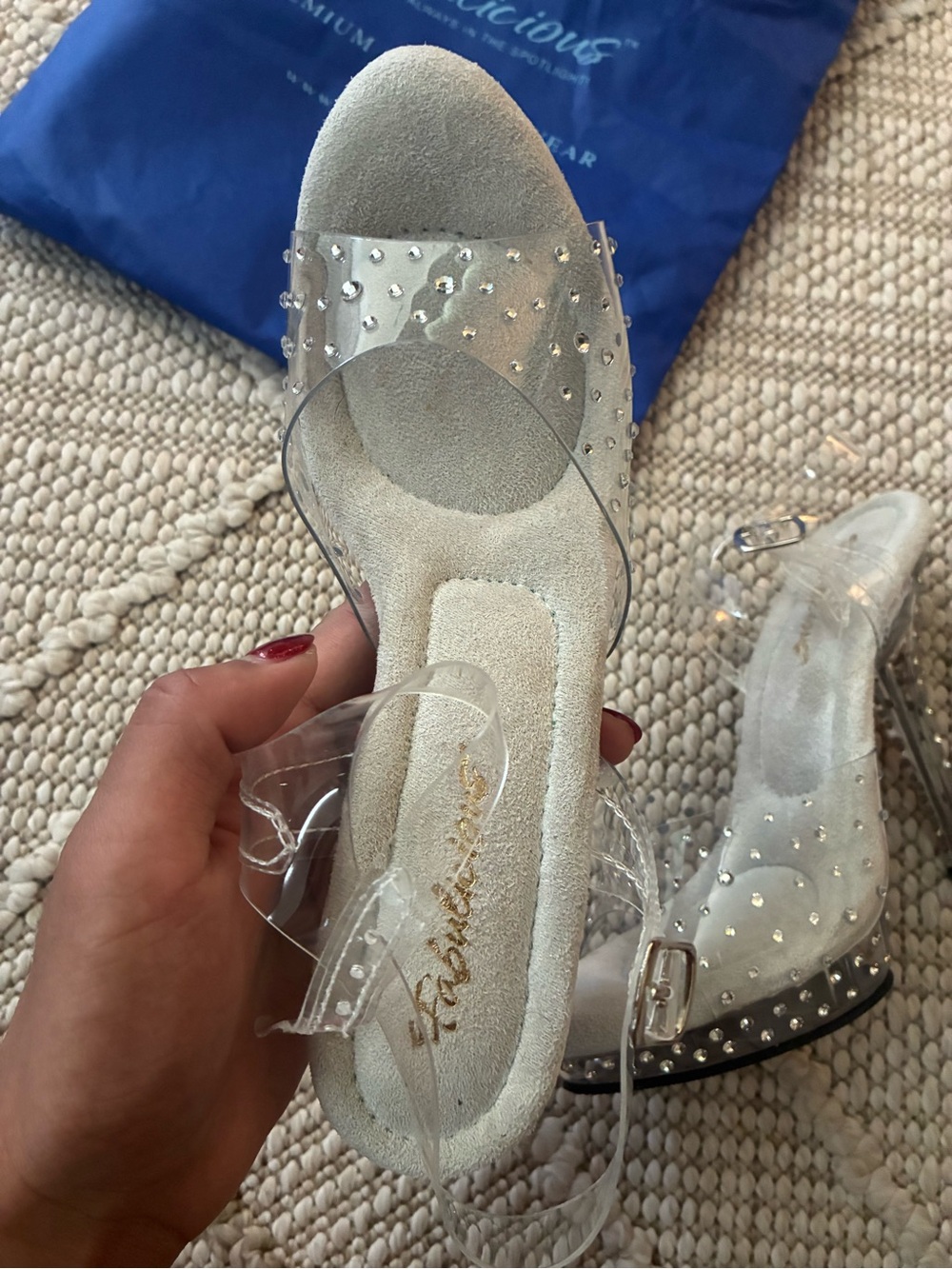 Bodybuilding competition Heels is suitable for US8 and it’s tight - Picture 6 of 7